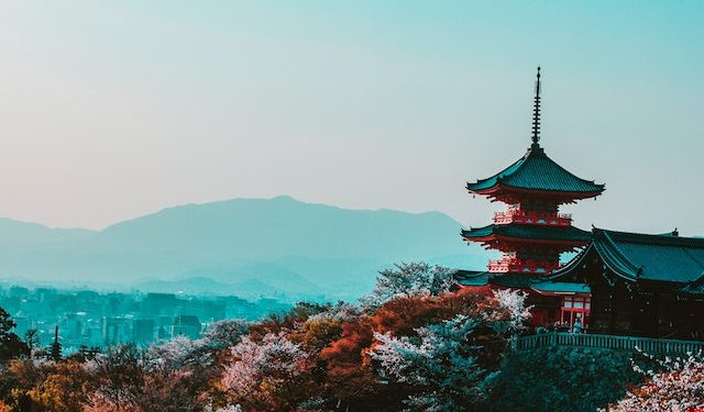 Approaching the Yen cautiously