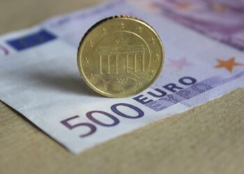 Euro currency, money & banking