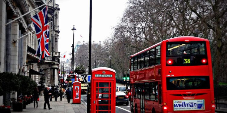 london-street-phone-cabin-163037.jpeg