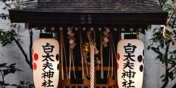 wood light city street