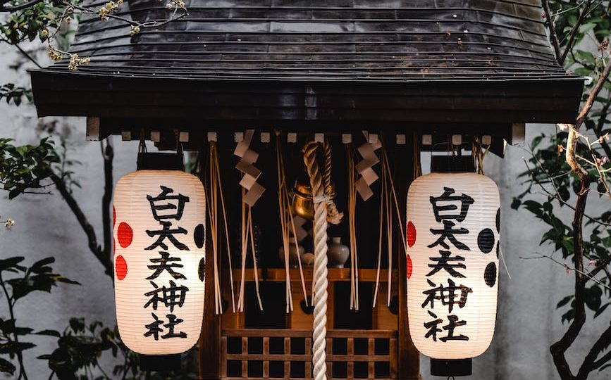 wood light city street